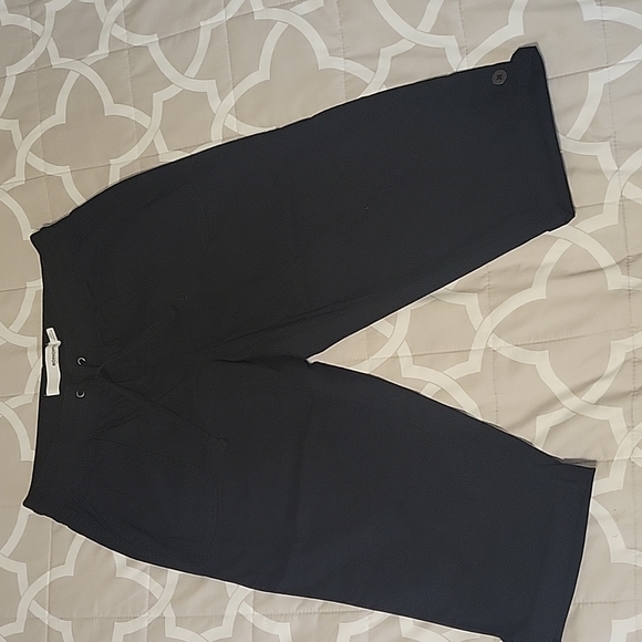 Black capri pants - Picture 2 of 6